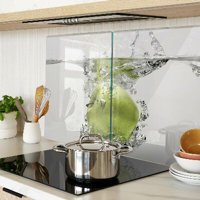 Schneidebrett Grüner Apfel in Wasser