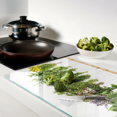 Schneidebrett Getrocknete Kräuter an einer Schnur