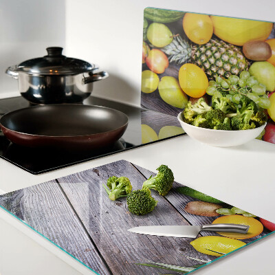 Schneidebrett Früchte auf Holzgrund