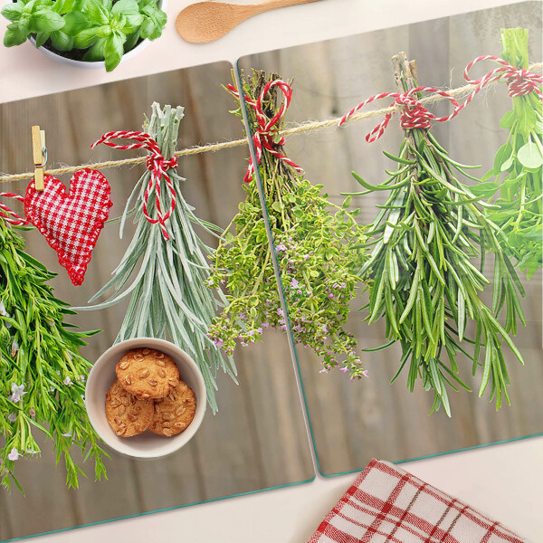Schneidebrett glas Kräuter an einer Schnur
