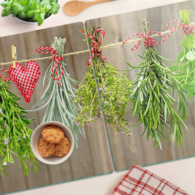 Schneidebrett glas Kräuter an einer Schnur