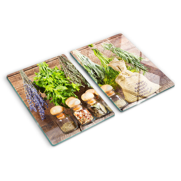 Glas schneidebrett Kräuter und Gewürze auf Holzgrund