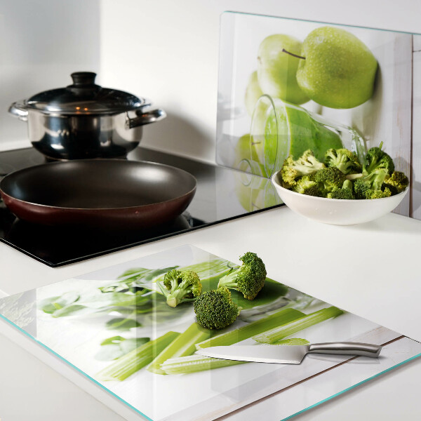 Schneidebrett Glas mit grünem Smoothie-Motiv und frischen Zutaten