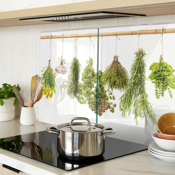 Schneidebrett mit Motiv hängender Kräuterbündel