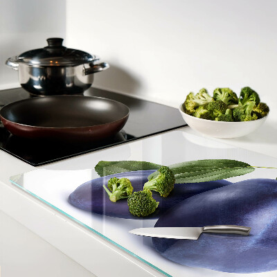 Schneidebrett mit Motiv von Pflaumen und Blättern