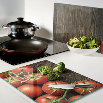 Schneidebrett Tomaten auf Holzgrund