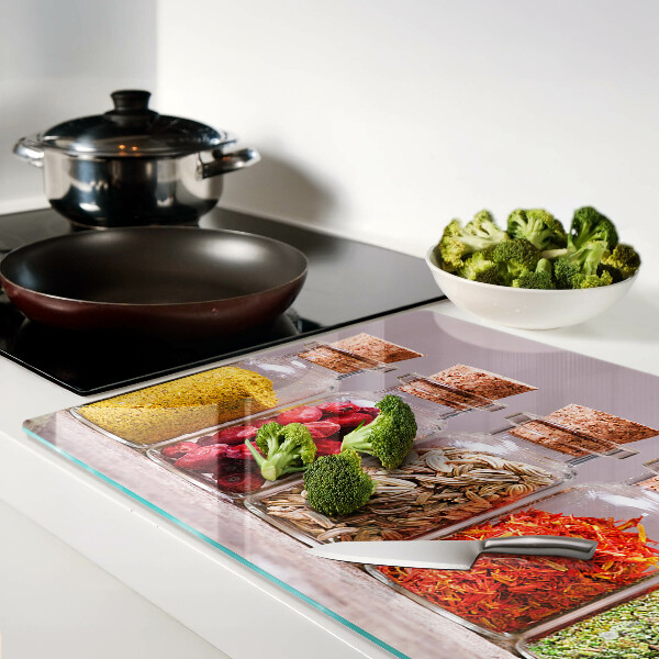 Schneidebrett Glas mit Gewürzgläsern zur Aufbewahrung von Gewürzen