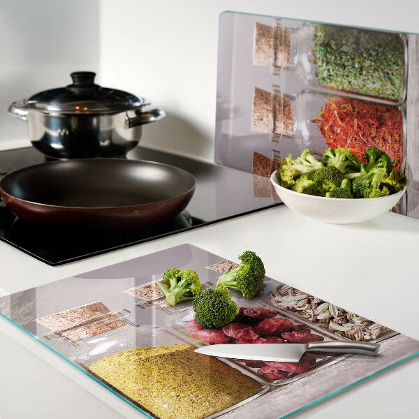 Schneidebrett Glas mit Gewürzgläsern zur Aufbewahrung von Gewürzen