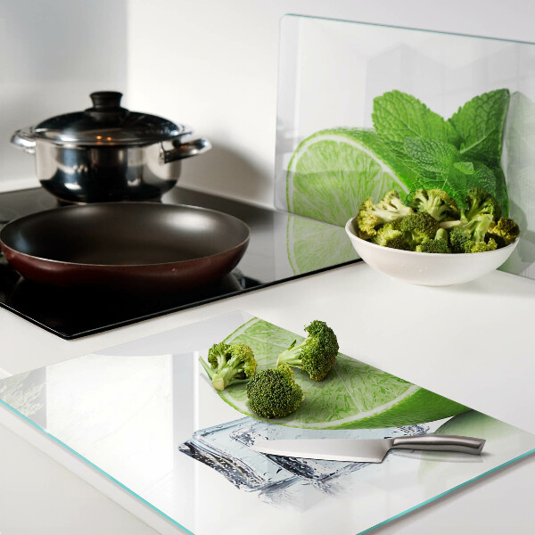 Schneidebrett Limette mit Minze und Eis