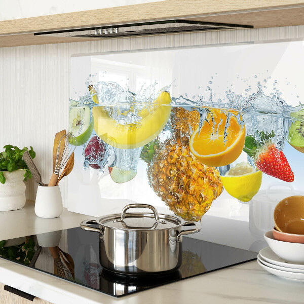 Schneidebrett Früchte im Wasser