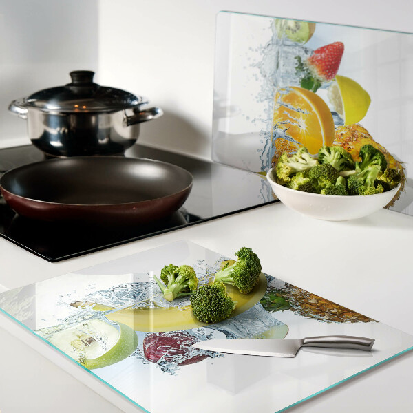 Schneidebrett mit Motiv von Früchten im Wasser