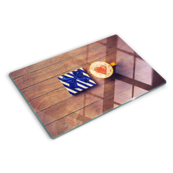 Schneidebrett glas Ein Geschenk mit einem Herz auf einer Tasse