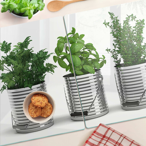 Schneidebrett mit Motiv von Pflanzen in Metalltöpfen