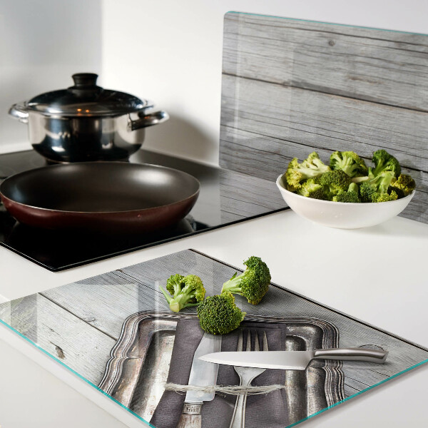 Glas schneidebrett Rustikales Besteck auf Holzgrund