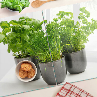 Glas schneidebrett Kräuter in Töpfen