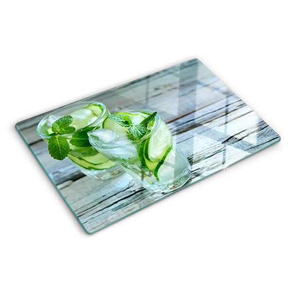 Schneidebrett Glas mit Cocktailrezepten für Getränke mit Minze und Gurke