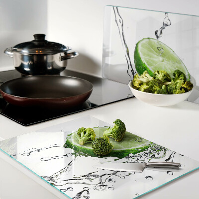 Schneidebrett glas Zitronen in Wasser