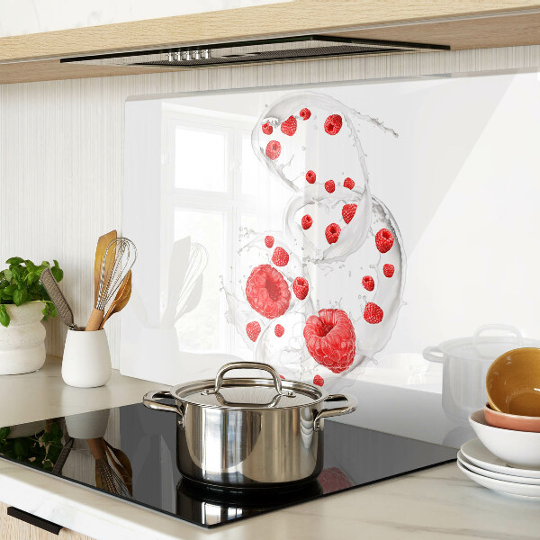 Schneidebrett Himbeerblasen in Wasser