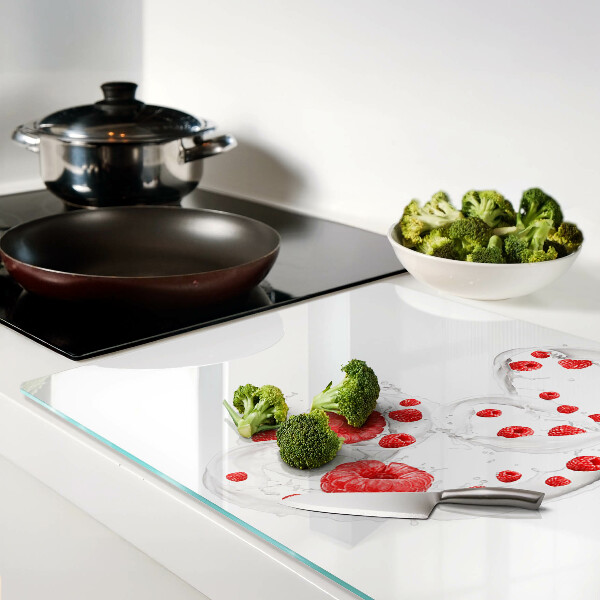 Schneidebrett Himbeerblasen in Wasser