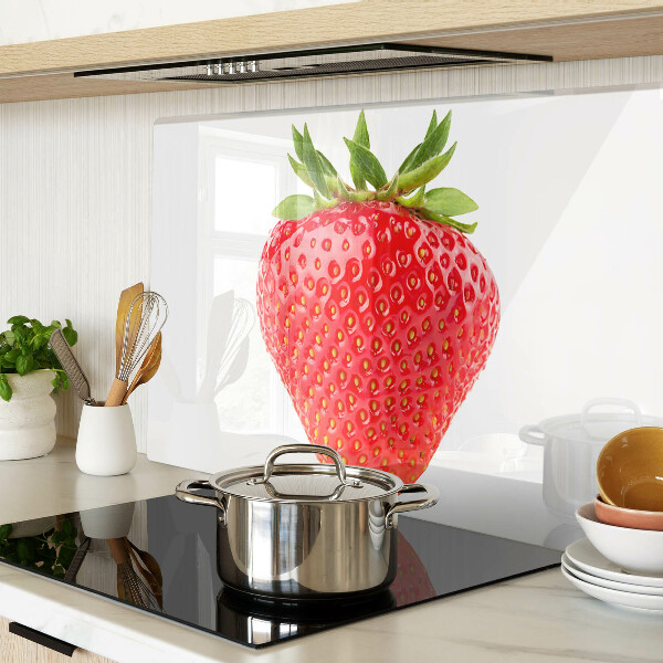 Glas-Schneidebrett mit Motiv aus Erdbeeren auf weißem Hintergrund