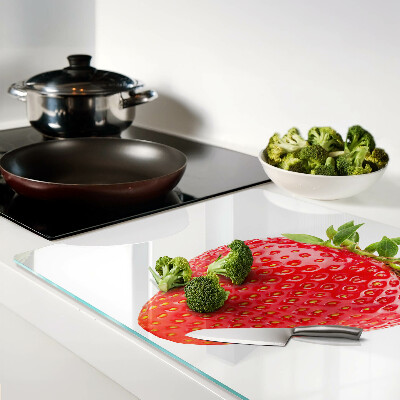 Glas schneidebrett Erdbeere auf weißem Hintergrund