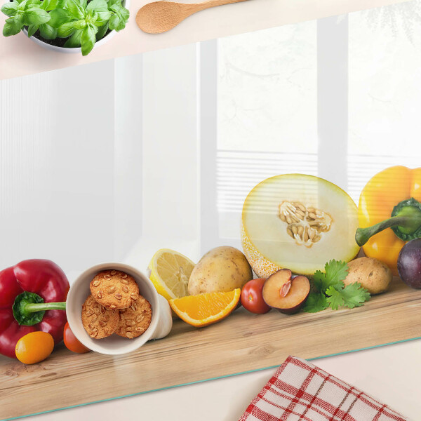 Schneidebrett mit Aufdruck: Obst auf einem Brett