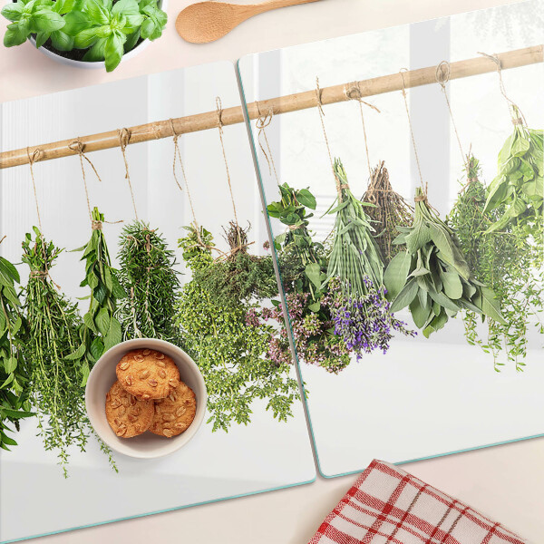 Schneidebrett Glas mit getrockneten Kräutern an einer Schnur