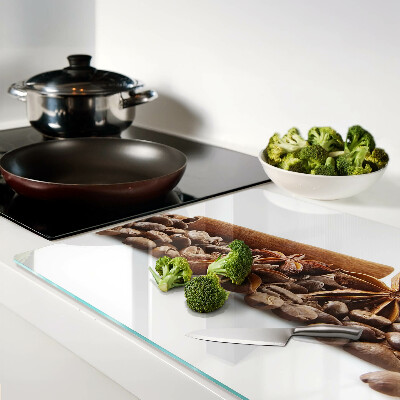 Glas schneidebrett mit Motiv aus Gewürzen und Kaffeebohnen