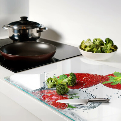 Glas-Schneidebrett mit Motiv von Erdbeeren in Wasser