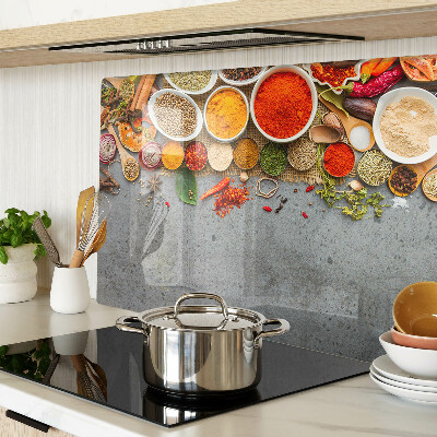 Glas-Schneidebrett mit Motiv aus Gewürzen und Kräutern