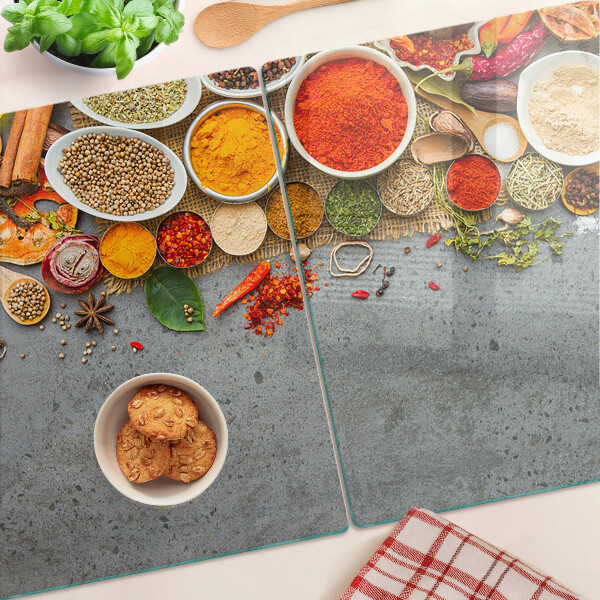 Glas-Schneidebrett mit Motiv aus Gewürzen und Kräutern