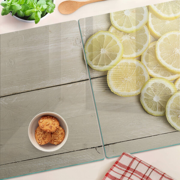 Schneidebrett Zitronenscheiben auf Holzgrund