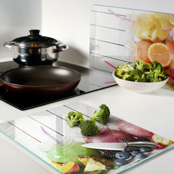 Glas-Schneidebrett mit Fruchtcocktail-Motiv und farbigen Akzenten