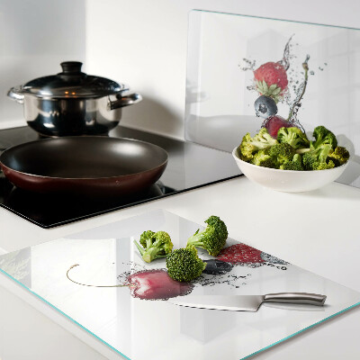 Schneidebrett Früchte im Wasser