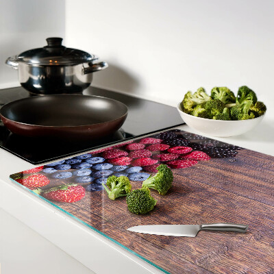 Schneidebrett glas Waldfrüchte auf Holzgrund