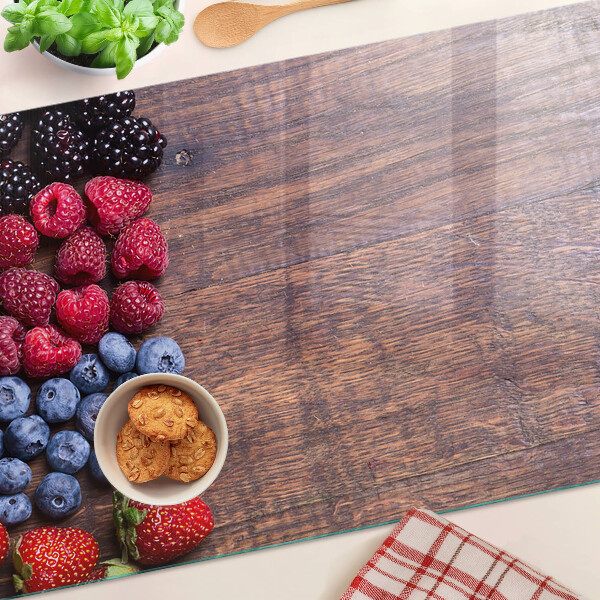 Schneidebrett glas Waldfrüchte auf Holzgrund