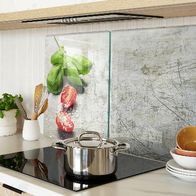 Schneidebrett glas Tomaten mit Basilikum und Salz