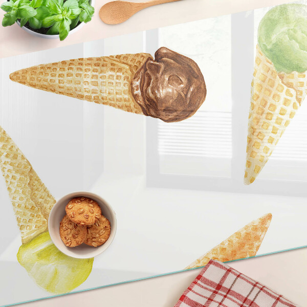 Schneidebrett Eiscreme in einer Waffeltüte