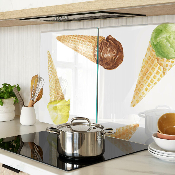 Schneidebrett Eiscreme in einer Waffeltüte