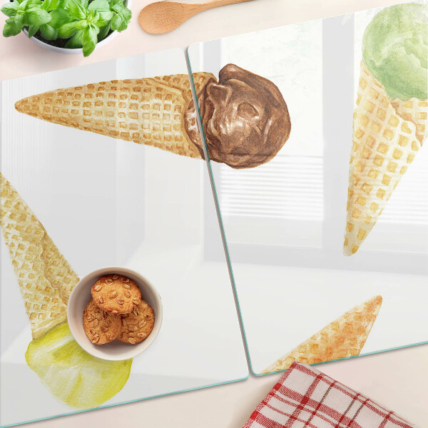 Schneidebrett Eiscreme in einer Waffeltüte