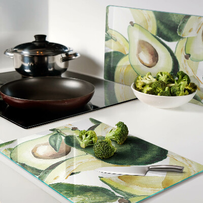 Glas schneidebrett Avocado mit Blättern im Hintergrund