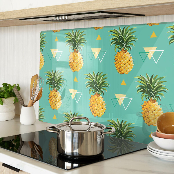 Glas schneidebrett Ananas auf türkisfarbenem Hintergrund