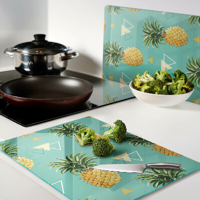 Glas schneidebrett Ananas auf türkisfarbenem Hintergrund