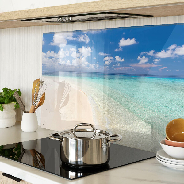 Glas schneidebrett Strand mit blauem Himmel