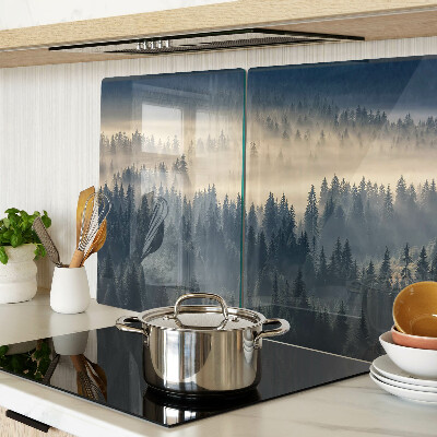 Schneidebrett Nebelige Waldlandschaft