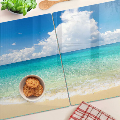 Glas schneidebrett Ein Strand mit türkisfarbenem Wasser und Wolken