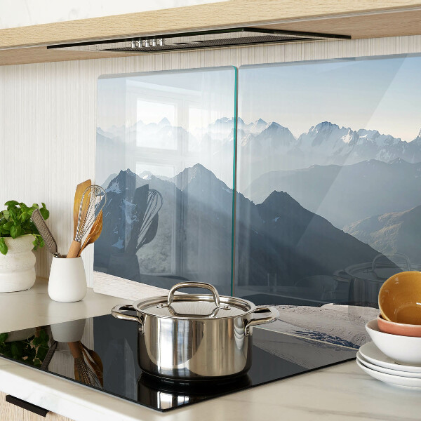 Glas schneidebrett Berglandschaft in den Wolken