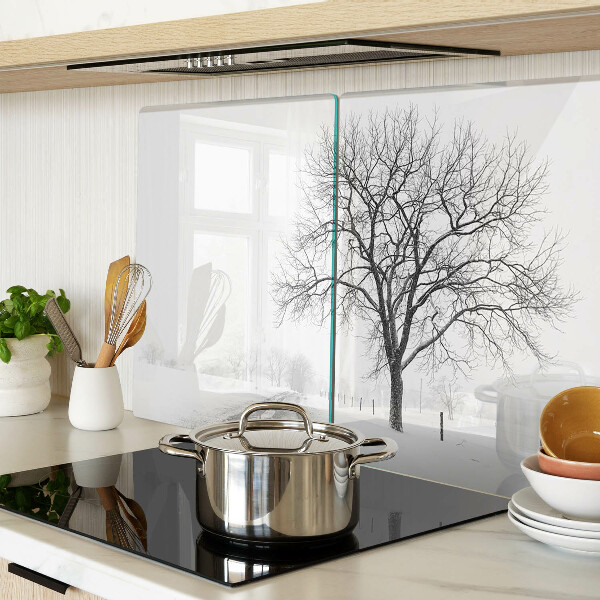 Schneidebrett Leere Winterlandschaft mit einem Baum