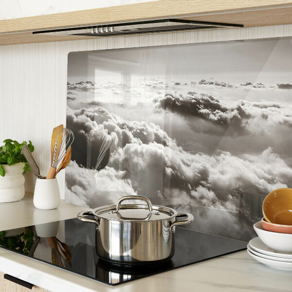 Glas-Schneidebrett mit Wolkenmuster in Grautönen