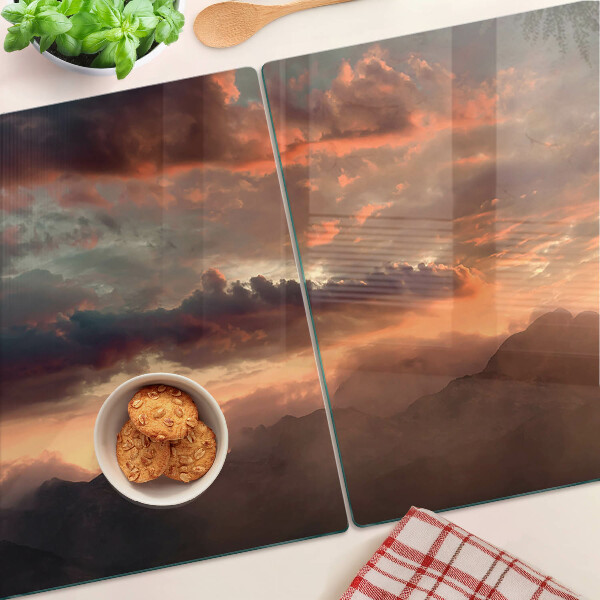 Schneidebrett Sonnenuntergang über den Bergen